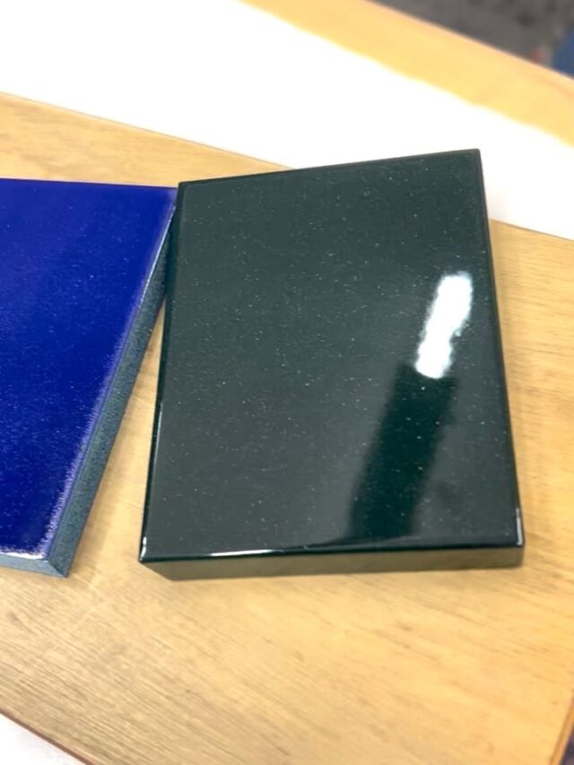 メタリックやパール塗装の調色！
レクサスやベンツの色合わせ。
車屋さんみたいです。
これを鏡面塗装で仕上げます。

#栗原木工所
#かつてない鏡面塗装　
#鏡面塗装
#現代仏壇
#伝統工芸